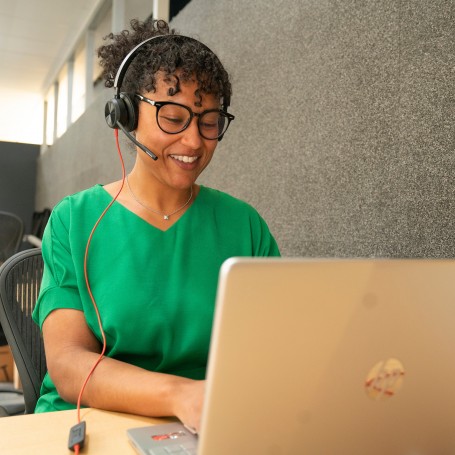 POLY Cuffie stereo Blackwire 8225 con connettore USB-C, certificate per Microsoft Teams + adattatore USB-C/A